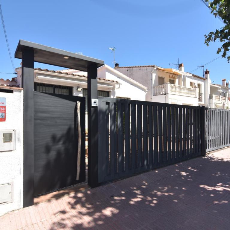 Empuriabrava Byblos Acogedora casa con jardín privado y piscina comunitaria en Empuriabrava Costa Brava - Casa de 2 dormitorios - 2