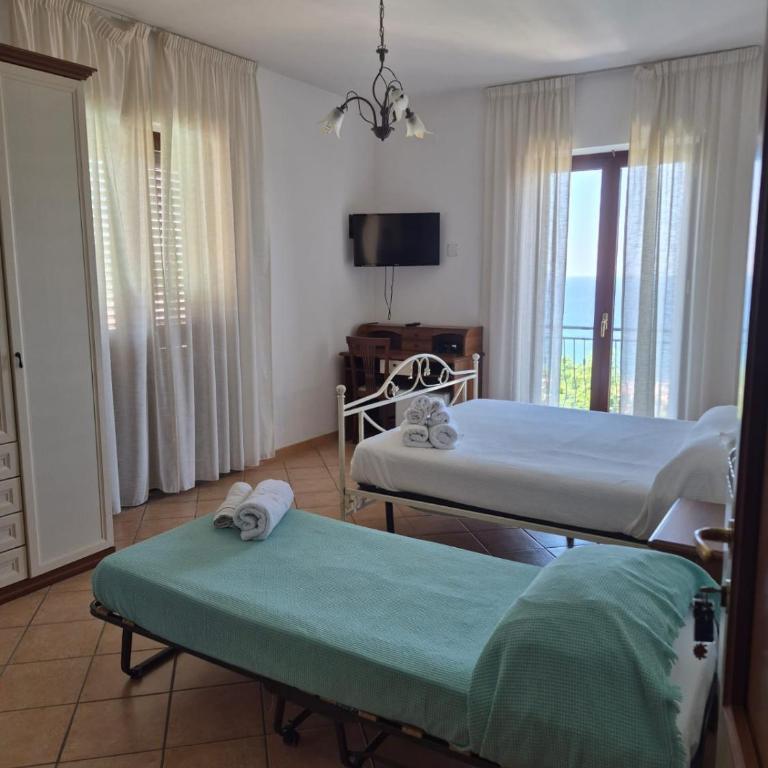 Villa Malandrino Guest House - Camera Tripla Deluxe con Vista Mare - 1