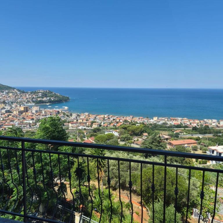 Villa Malandrino Guest House - Camera Tripla Superior con Vista Mare - 3