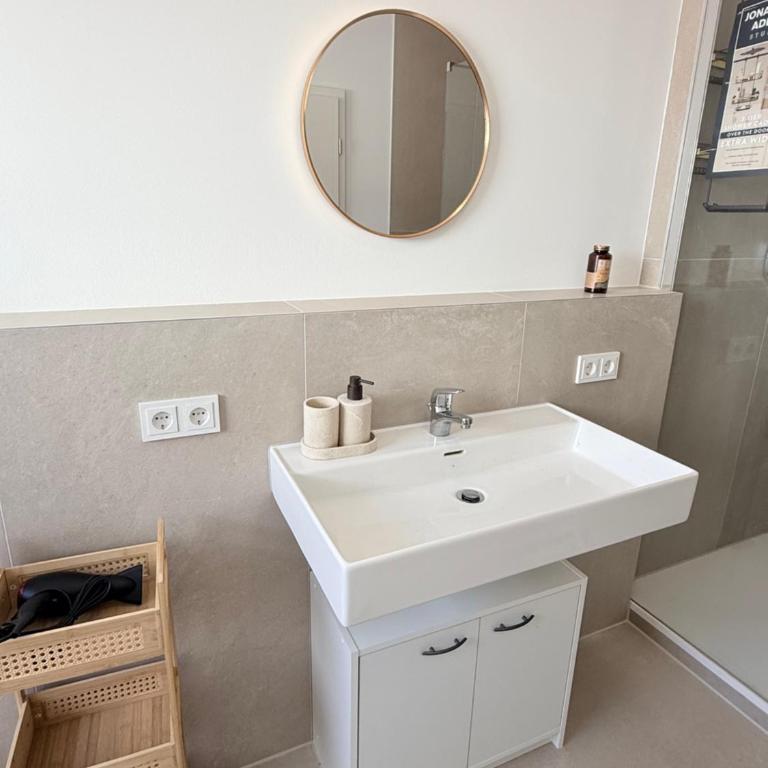 Neues City-Apartment nahe der Fuggerei I Stellplatz I frisch renoviert I Zentrumnähe - Appartamento con 2 Camere da Letto e Terrazza - 12