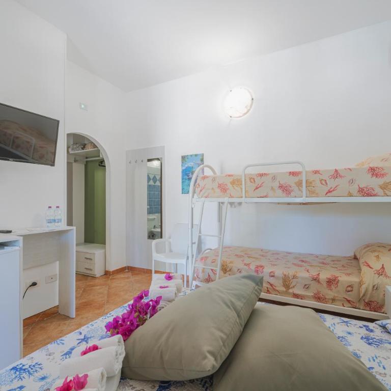 Camping Villaggio Egad - Quadruple Room - 9