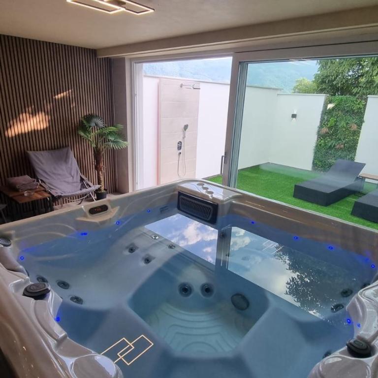 Jacuzzi apartments Istočno Sarajevo - Deluks Apartman s 1 Spavaćom Sobom - 2