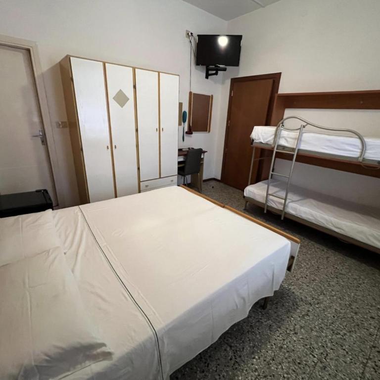 Hotel BIG New - Camera Quadrupla con Bagno Privato - 2