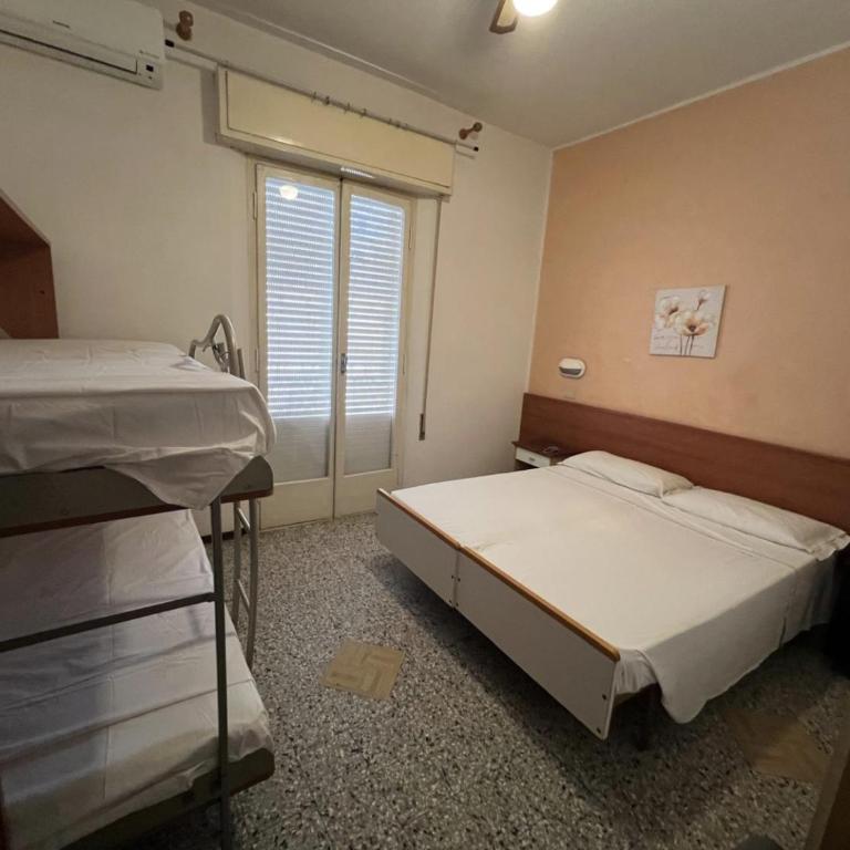 Hotel BIG New - Camera Quadrupla con Bagno Privato - 1