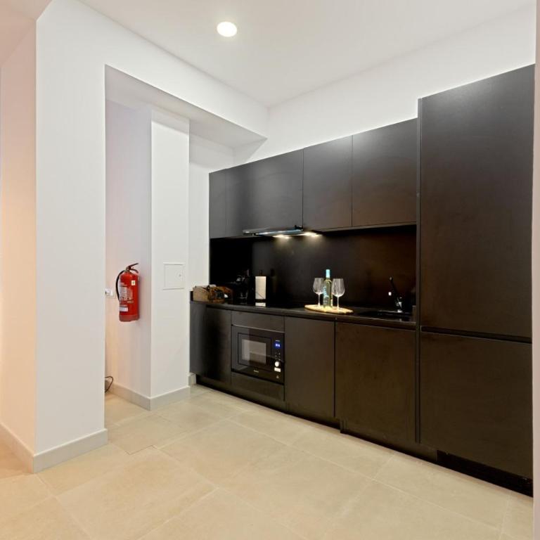 Modern apartment with patio and two bathrooms - Ferienhaus - 5