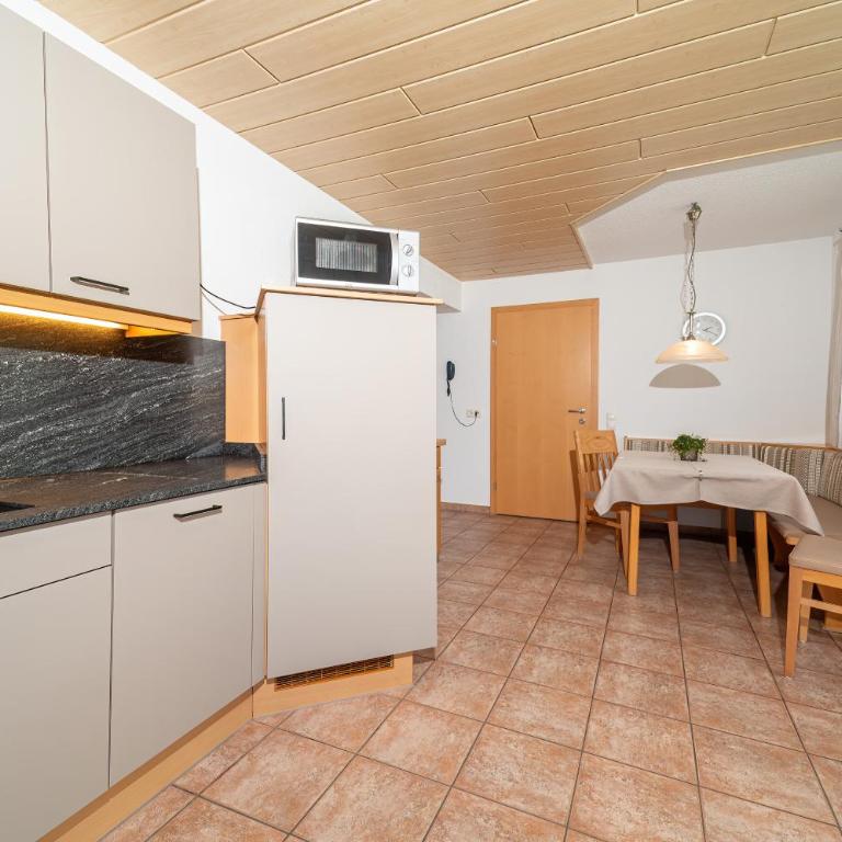 Haus Muntschnei - Apartment mit 2 Schlafzimmern - 10