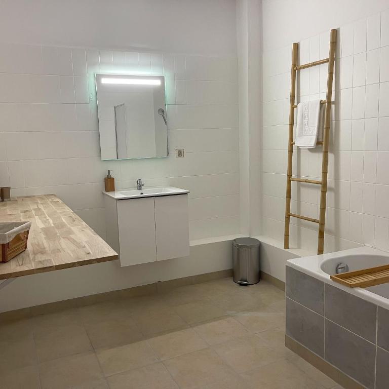 Le 39 Victor Hugo by GC - Grand F4 Cosy avec Billard & wifi - Appartement 3 Chambres - 3