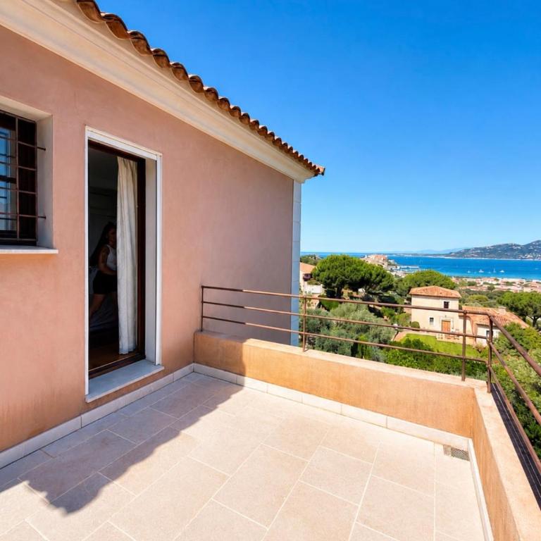Panorama unique sur la baie de Calvi - Villa - 4
