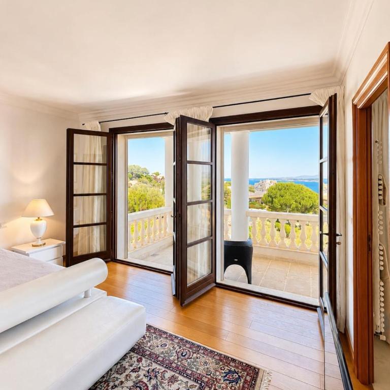 Panorama unique sur la baie de Calvi - Villa - 34
