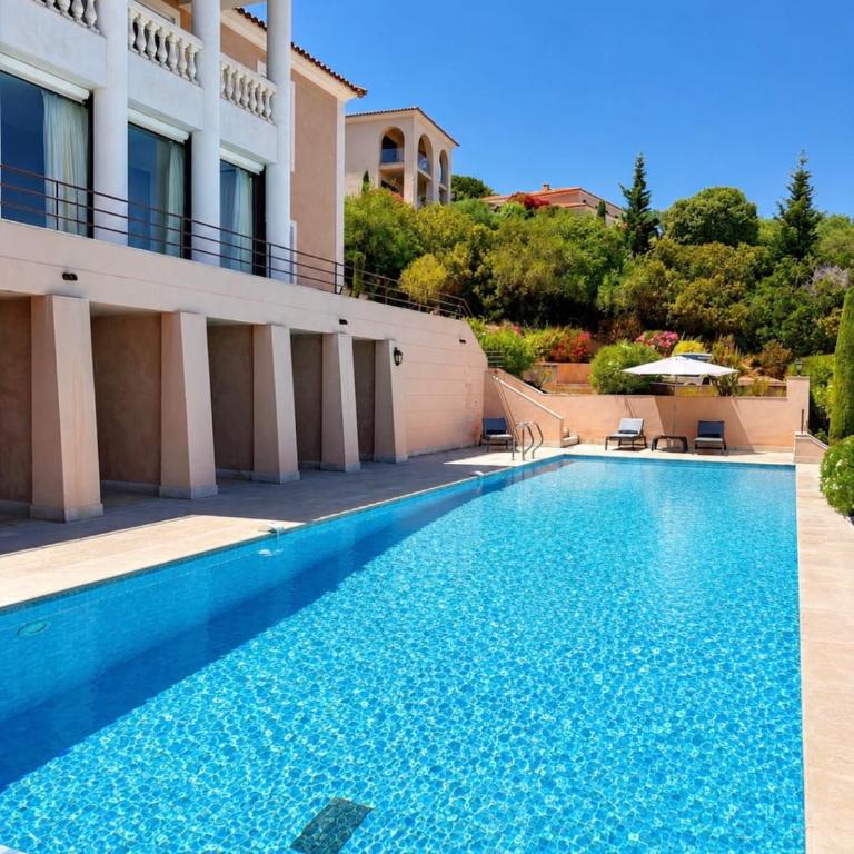 Panorama unique sur la baie de Calvi - Villa - 52