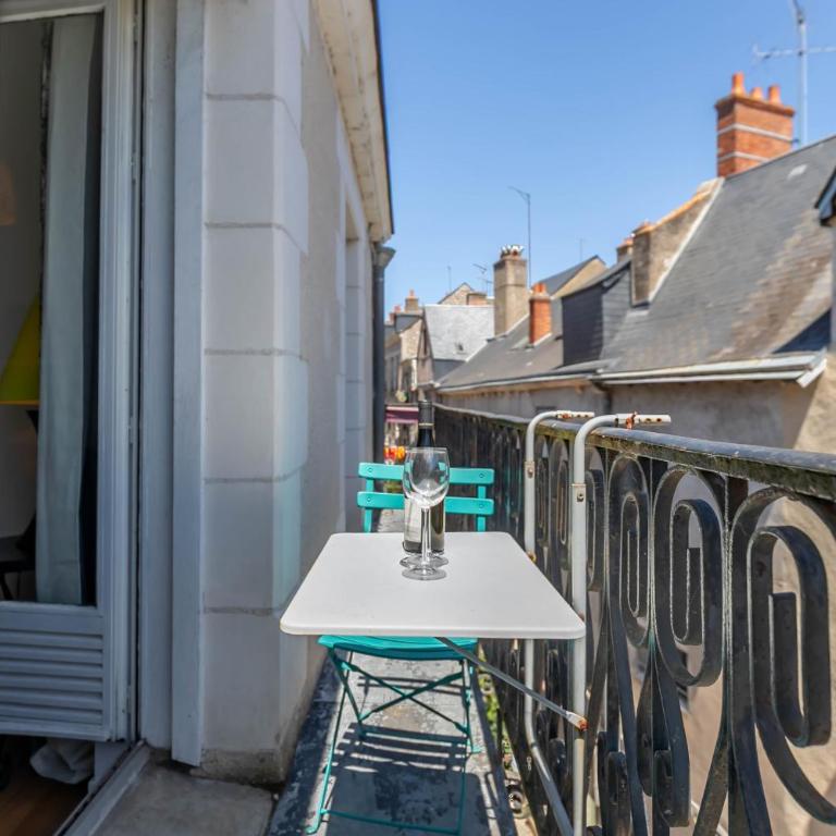Balcon traversant - Cœur historique de Blois - Appartement 2 Chambres - 14