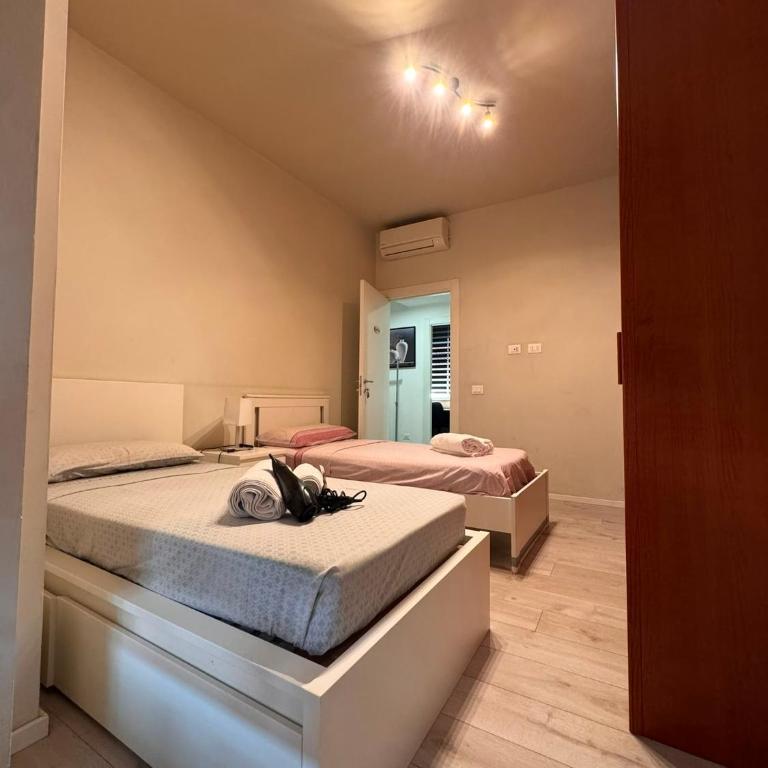 CarloAlberto23- Rooms by Homes in Ancona - Camera Standard Doppia con Letti Singoli con Bagno in Comune - 9