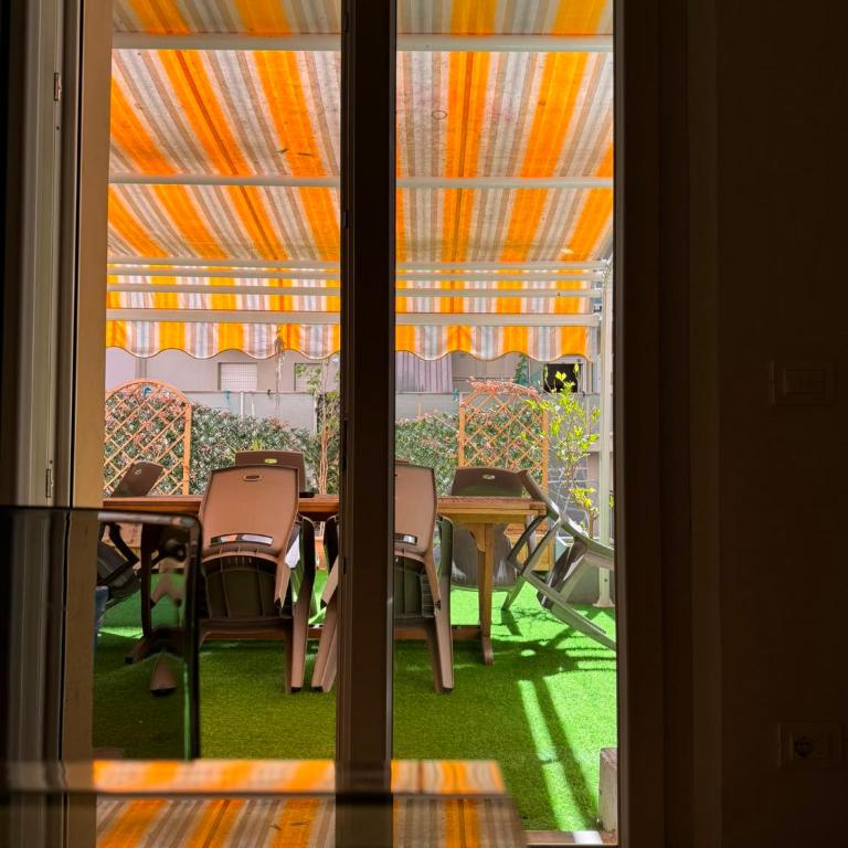 CarloAlberto23- Rooms by Homes in Ancona - Camera Standard Doppia con Letti Singoli con Bagno in Comune - 10