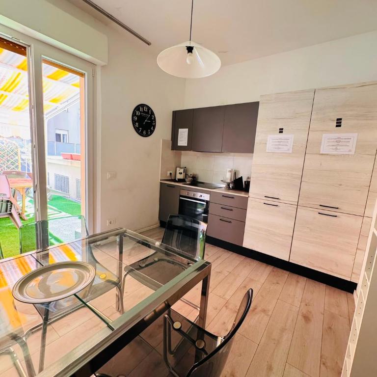 CarloAlberto23- Rooms by Homes in Ancona - Camera Standard Doppia con Letti Singoli con Bagno in Comune - 14