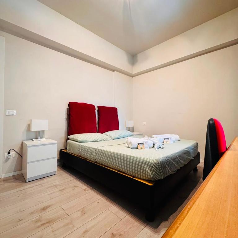 CarloAlberto23- Rooms by Homes in Ancona - Camera Matrimoniale Standard con Bagno in Comune - 16