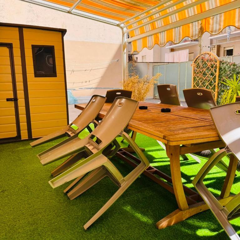 CarloAlberto23- Rooms by Homes in Ancona - Camera Standard Doppia con Letti Singoli con Bagno in Comune - 15
