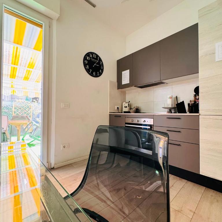 CarloAlberto23- Rooms by Homes in Ancona - Camera Standard Doppia con Letti Singoli con Bagno in Comune - 16