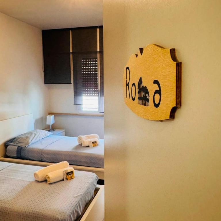 CarloAlberto23- Rooms by Homes in Ancona - Camera Doppia con Letti Singoli e Bagno in Comune - 17