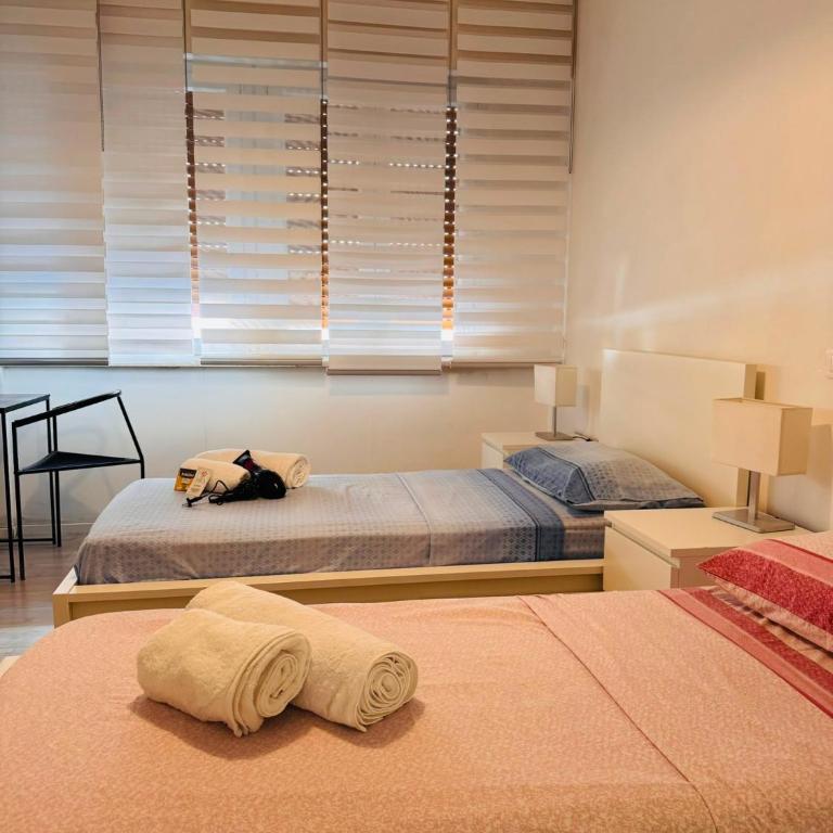 CarloAlberto23- Rooms by Homes in Ancona - Camera Standard Doppia con Letti Singoli con Bagno in Comune - 16