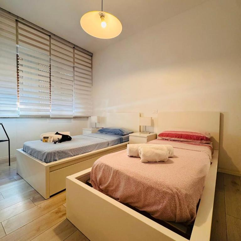 CarloAlberto23- Rooms by Homes in Ancona - Camera Standard Doppia con Letti Singoli con Bagno in Comune - 17