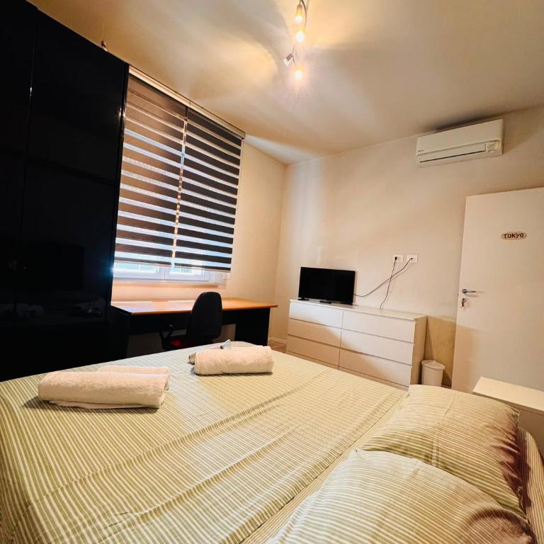 CarloAlberto23- Rooms by Homes in Ancona - Camera Matrimoniale Standard con Bagno in Comune - 17