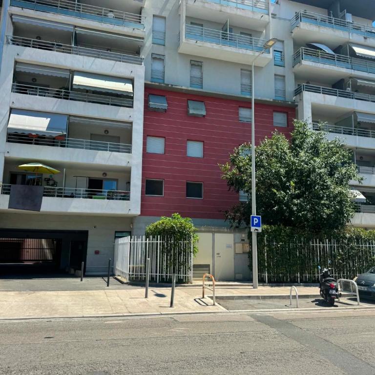 Appartement moderne avec terrasse, parking et clim - Apartamento de 1 dormitorio - 38