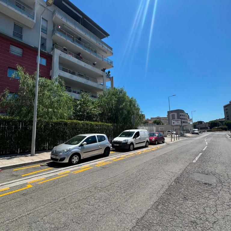 Appartement moderne avec terrasse, parking et clim - Apartamento de 1 dormitorio - 45