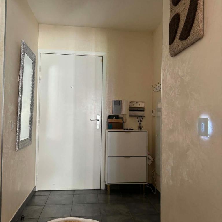Appartement moderne avec terrasse, parking et clim - Apartamento de 1 dormitorio - 12