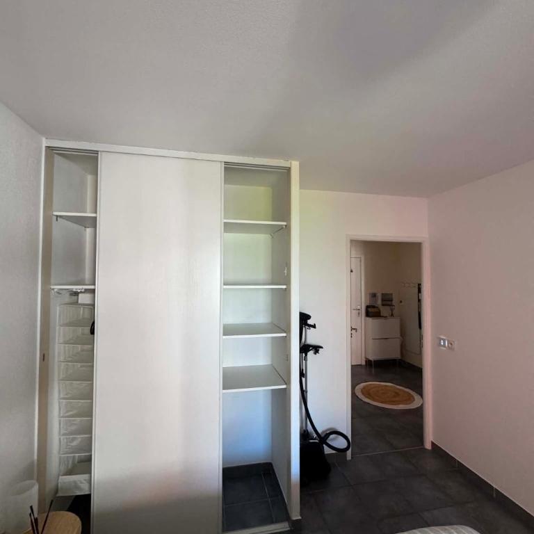 Appartement moderne avec terrasse, parking et clim - Apartamento de 1 dormitorio - 4