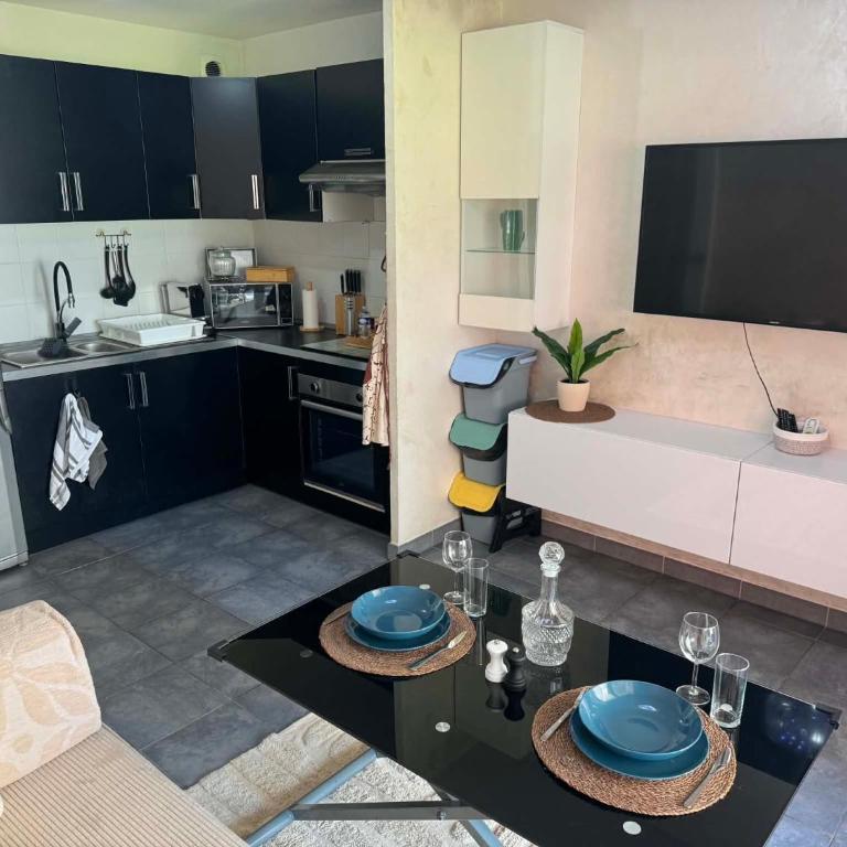 Appartement moderne avec terrasse, parking et clim - Apartamento de 1 dormitorio - 17