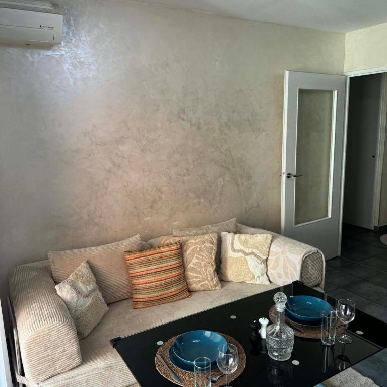 Appartement moderne avec terrasse, parking et clim - Apartamento de 1 dormitorio - 46
