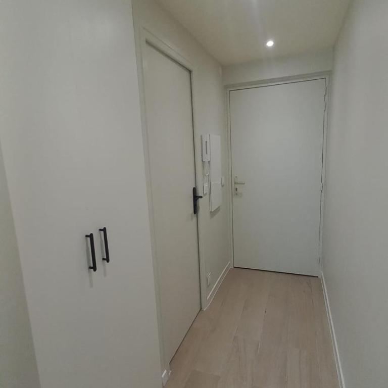 Blue Line - New Modern Studio With Terrace & AC - One-Bedroom Apartment - 17