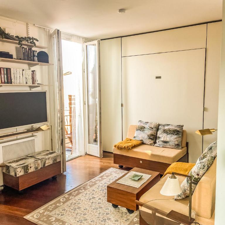 A SCANDINAVIAN EXCLUSIVE DESIGN RESIDENCE - PREMIUM LIVING - TWO PRIVATE BALCONIES w PANORAMIC SEA VIEW - 3 MIN TO BEACH - PARKING - Apartment with View and Balcony - 17
