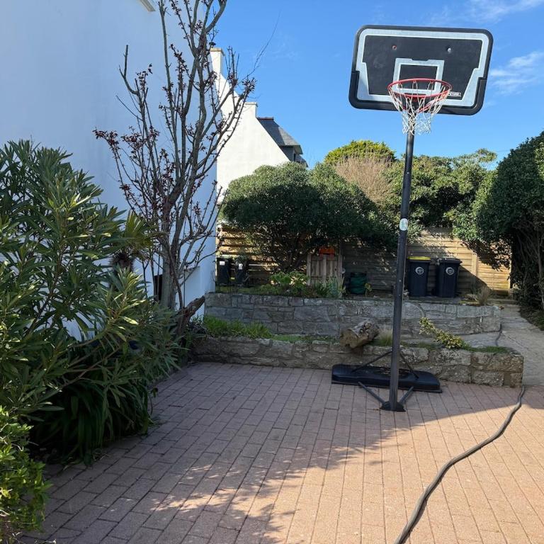 Spacious and comfortable home near beaches - Villa - 11
