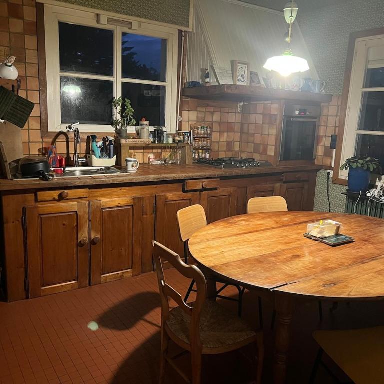 Spacious and comfortable home near beaches - Villa - 14