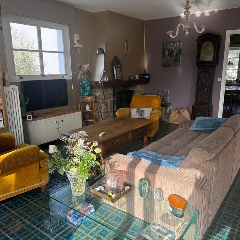 Spacious and comfortable home near beaches - Villa - 16