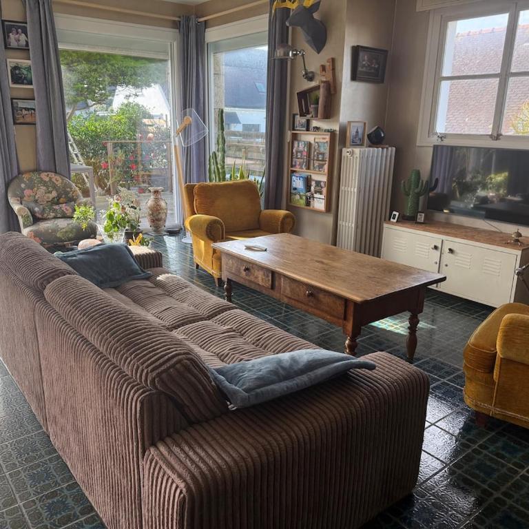 Spacious and comfortable home near beaches - Villa - 18