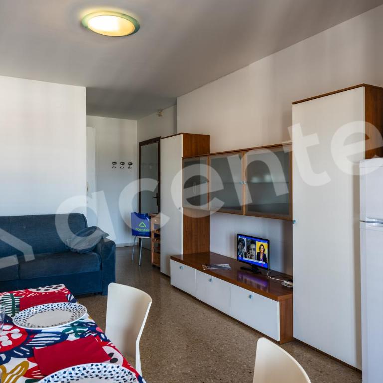 Condominio Aurora B - Appartamento con 2 Camere da Letto, Terrazza e Vista Mare - 2