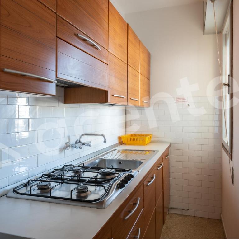 Condominio Aurora B - Appartamento con 2 Camere da Letto, Terrazza e Vista Mare - 4