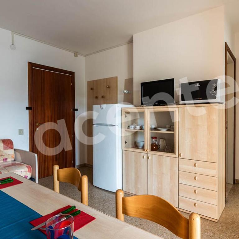 Condominio Aurora B - Appartamento con 2 Camere da Letto, Terrazza e Vista Mare - 2