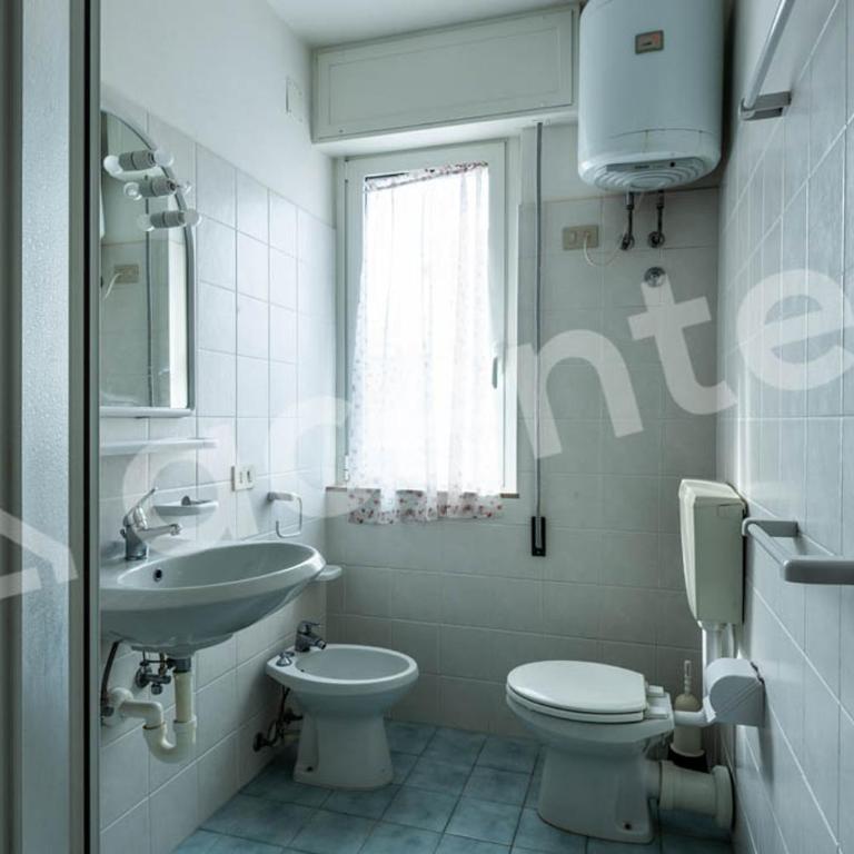 Condominio Aurora B - Appartamento con 2 Camere da Letto, Terrazza e Vista Mare - 10
