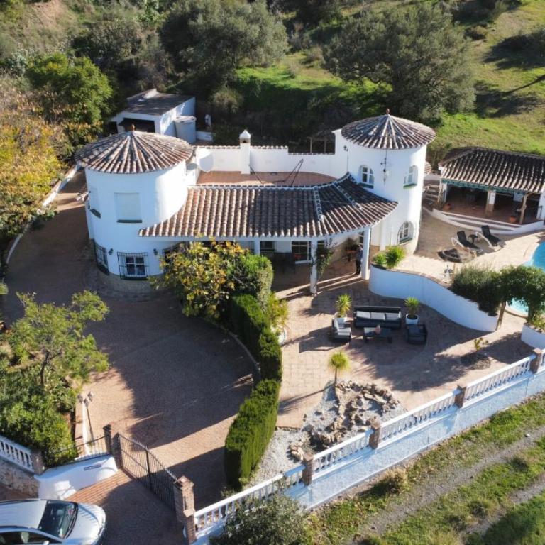 Villa Dos Torres | 4BR Villa Near Sierra Tejeda - Villa - 13