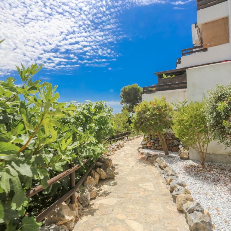 Sea View Haven with Pool & Magical Sunrises - Apartment mit 2 Schlafzimmern, Terrasse und Meerblick - 17