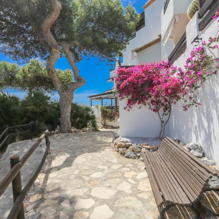 Sea View Haven with Pool & Magical Sunrises - Apartment mit 2 Schlafzimmern, Terrasse und Meerblick - 15