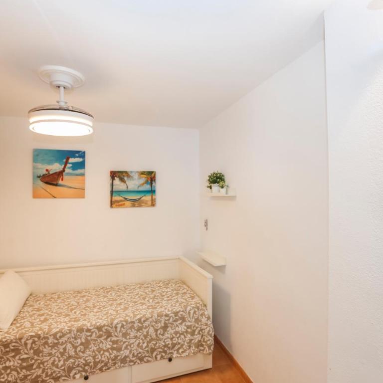 Sea View Haven with Pool & Magical Sunrises - Apartment mit 2 Schlafzimmern, Terrasse und Meerblick - 23
