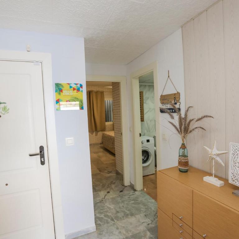 Sea View Haven with Pool & Magical Sunrises - Apartment mit 2 Schlafzimmern, Terrasse und Meerblick - 29