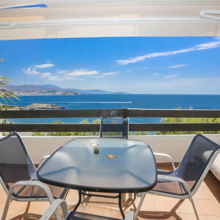 Sea View Haven with Pool & Magical Sunrises - Apartment mit 2 Schlafzimmern, Terrasse und Meerblick - 32