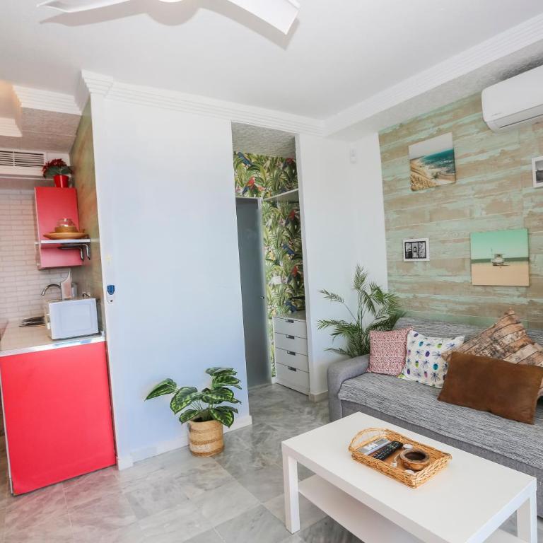 Sea View Haven with Pool & Magical Sunrises - Apartment mit 2 Schlafzimmern, Terrasse und Meerblick - 47