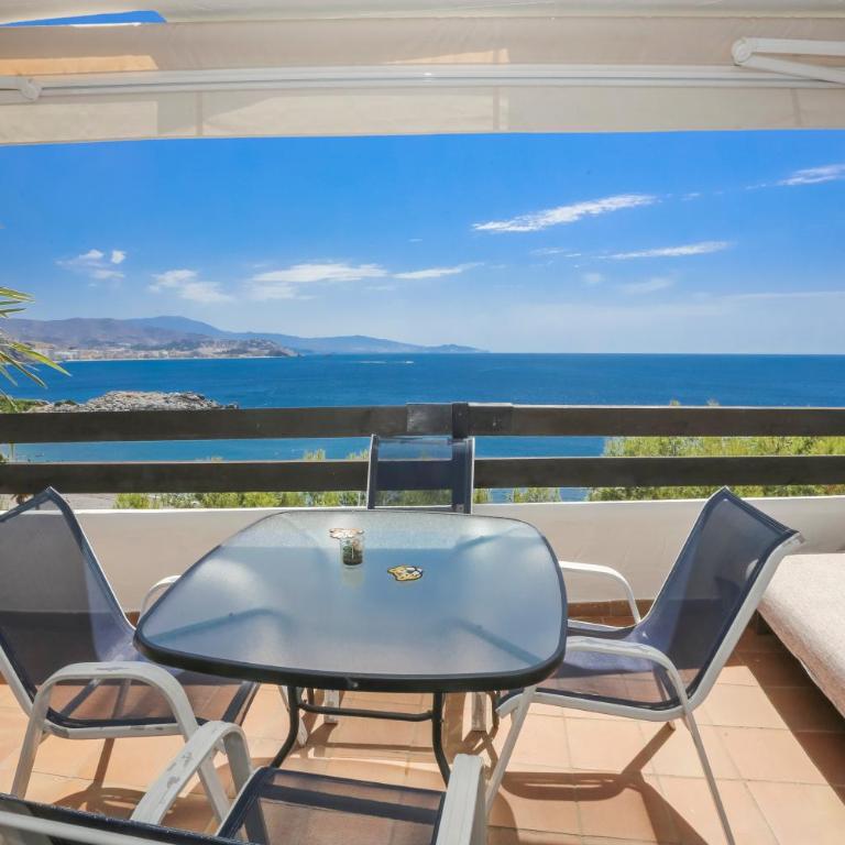 Sea View Haven with Pool & Magical Sunrises - Apartment mit 2 Schlafzimmern, Terrasse und Meerblick - 38