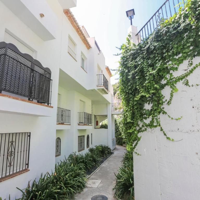 Sea View Haven with Pool & Magical Sunrises - Apartment mit 2 Schlafzimmern, Terrasse und Meerblick - 44
